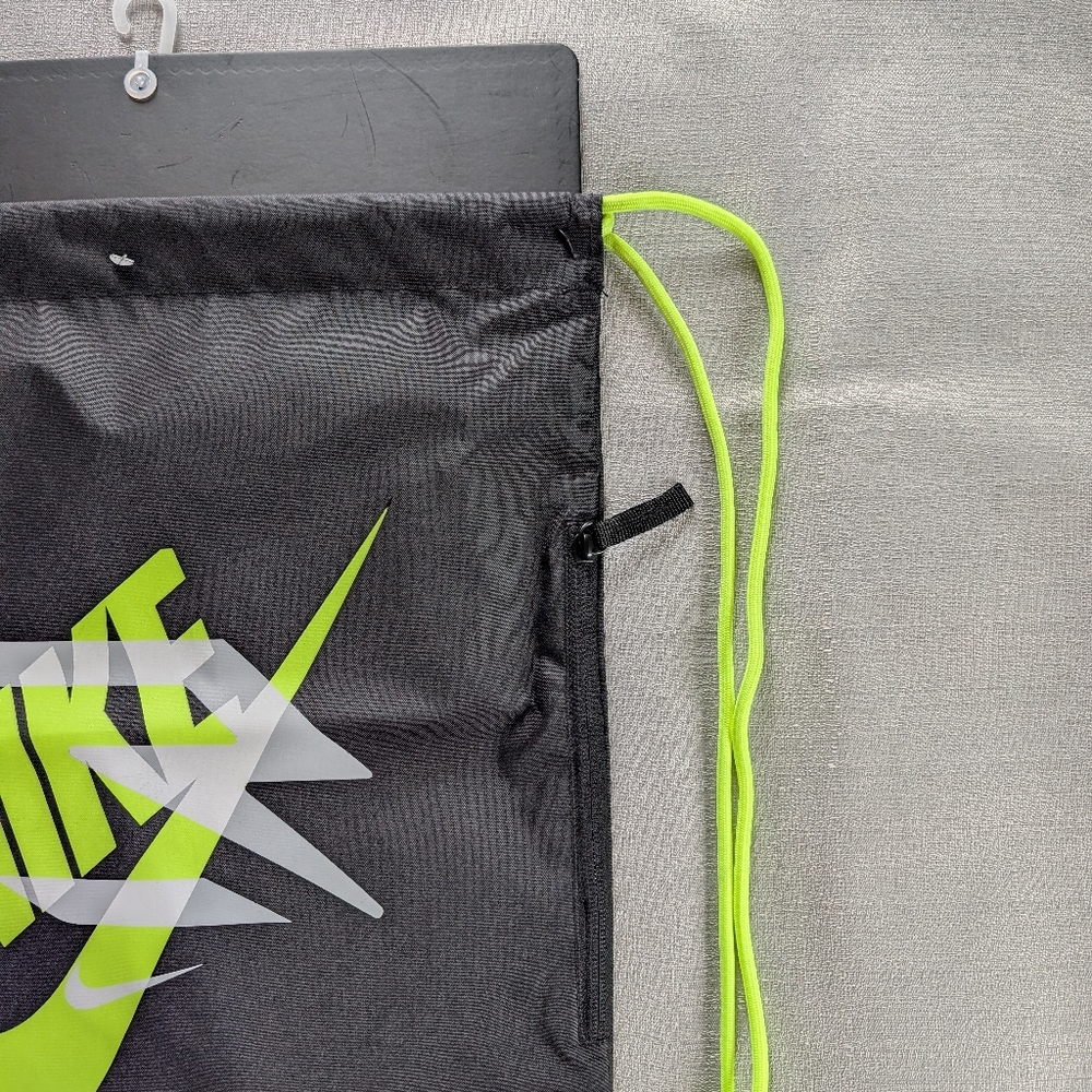 Nike Black and Neon Gym Drawstring Backpack NEW! - Picture 2 of 3